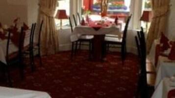 Daily full breakfast (GBP 4.00 per person)