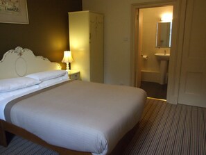 Escrivaninha, ferros/tábuas de passar roupa, Wi-Fi (sobretaxa)