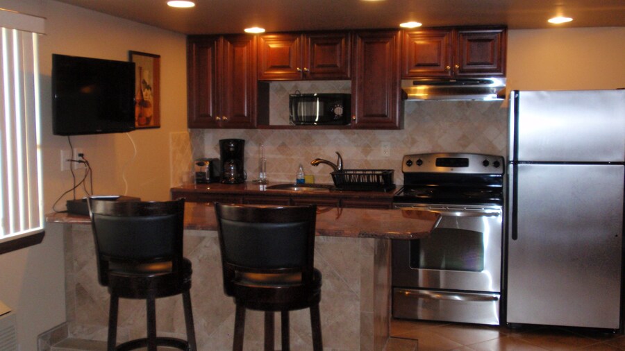 Chalet Inn & Suites Centerport