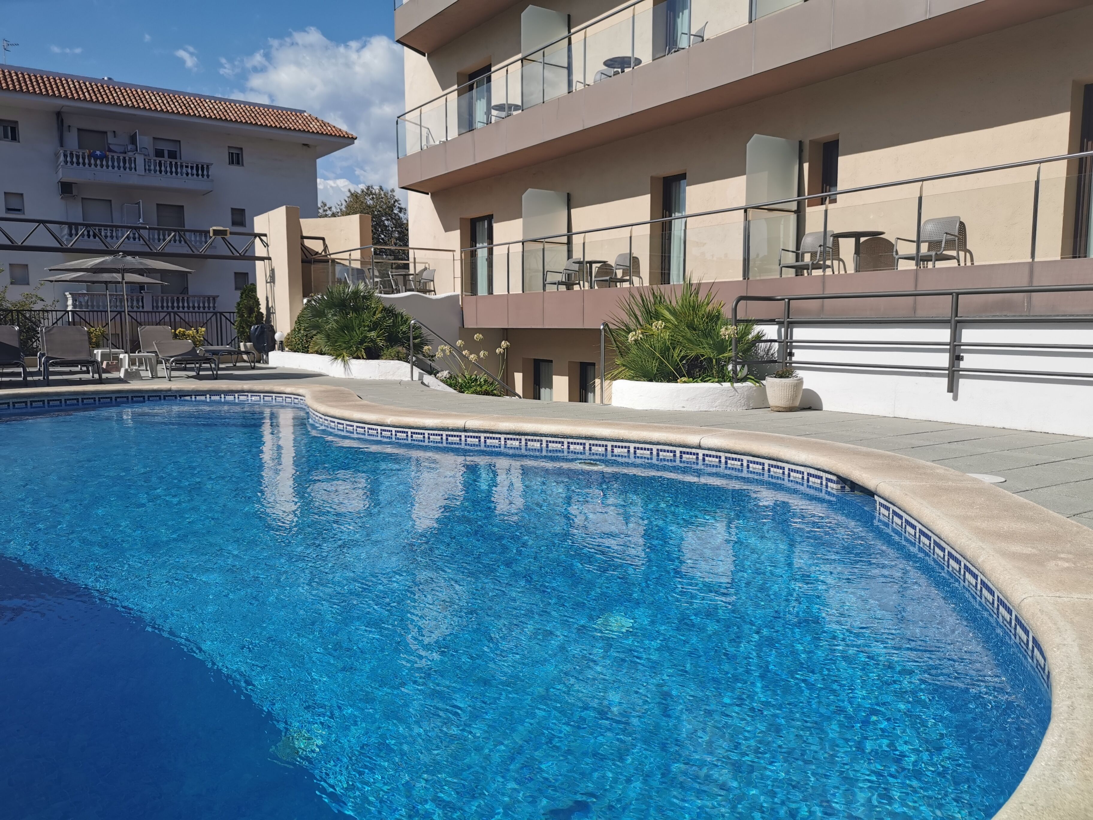 Outdoor pool, open 9 AM to 9 PM, sun loungers