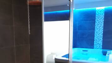 Sauna, tina de hidromasaje, baño de vapor y baño turco o hammam