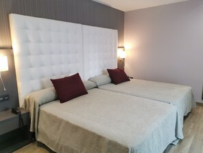 Superior Room, 2 Double Beds | In-room safe, desk, soundproofing, free WiFi - Petit Palau - Adults Only (Blanes)