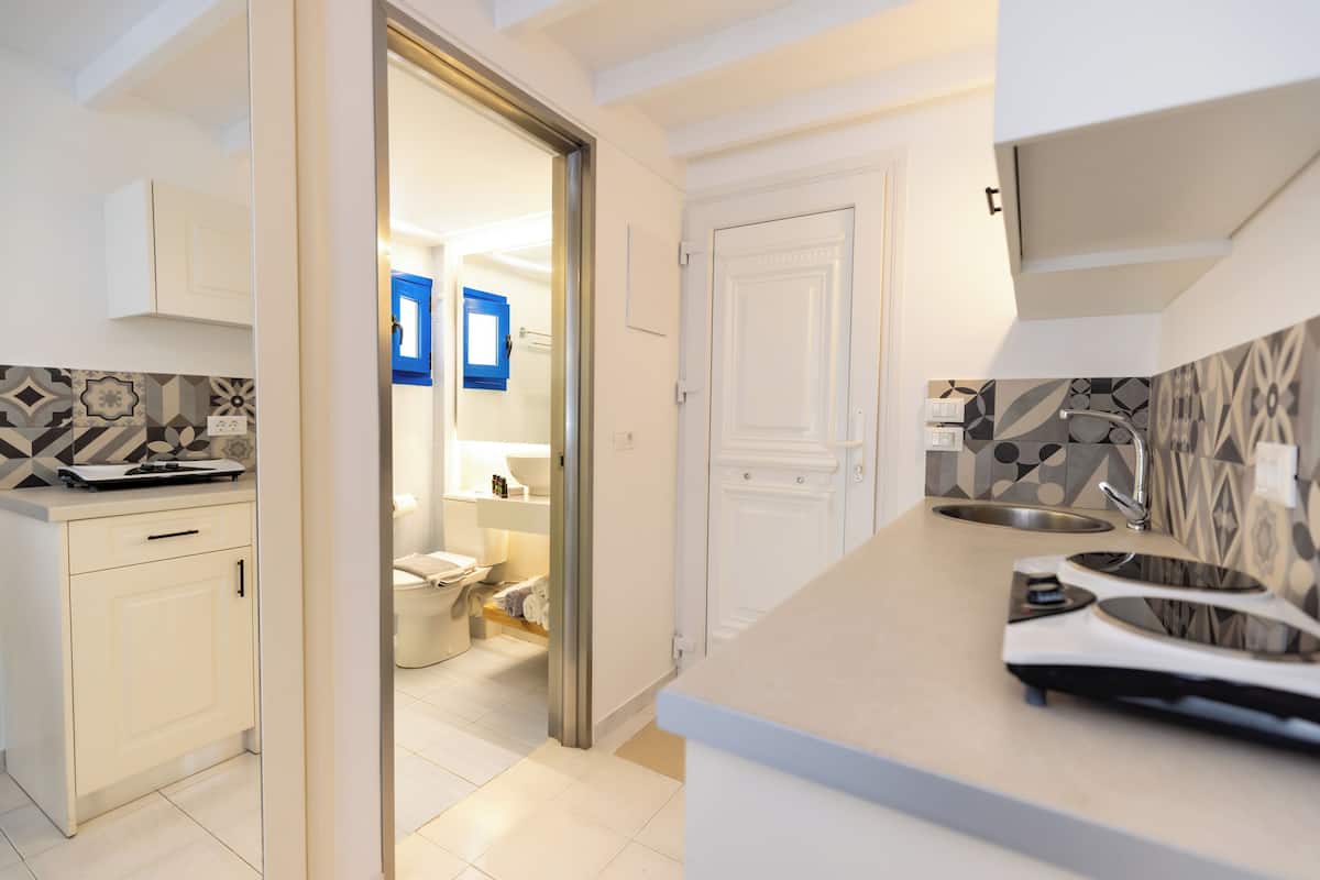 duplex, 1 bedroom | 1 bedroom, in-room safe, desk, blackout curtains