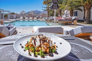 Food and drink - Louis Studios Hotel (Santorini)