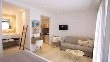 Superior Studio, Sea View | Private kitchen | Fridge, coffee/tea maker, electric kettle