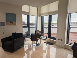 Departamento estándar, 2 habitaciones | Tabla de planchar con plancha, cunas gratuitas y wifi gratis 