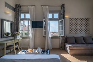 Junior Suite with Sea View | Premium bedding, free minibar, in-room safe, laptop workspace - Grand Sarai Nafplio (Nafplio)