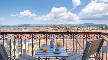 Executive Suite with Sea View | Vista frontal de la propiedad