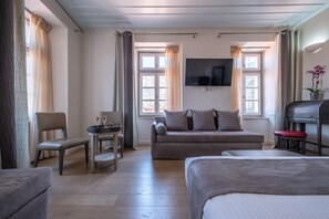 Prestige Family Room | Luxe beddengoed, een gratis minibar, een kluis op de kamer