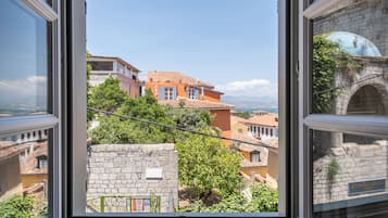 Prestige Triple Room | Premium bedding, free minibar, in-room safe, laptop workspace