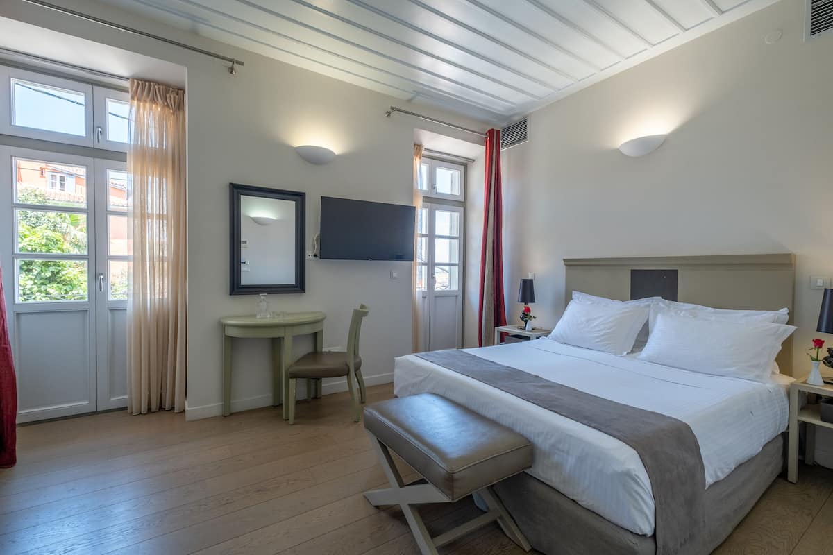 Superior Double or Twin Room | Bộ đồ giường cao cấp, minibar với thức uống miễn phí 