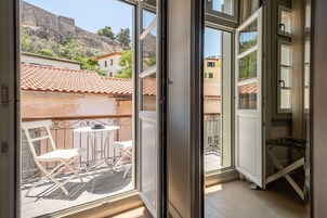 Ropa de cama de alta calidad y minibar con artículos gratuitos 