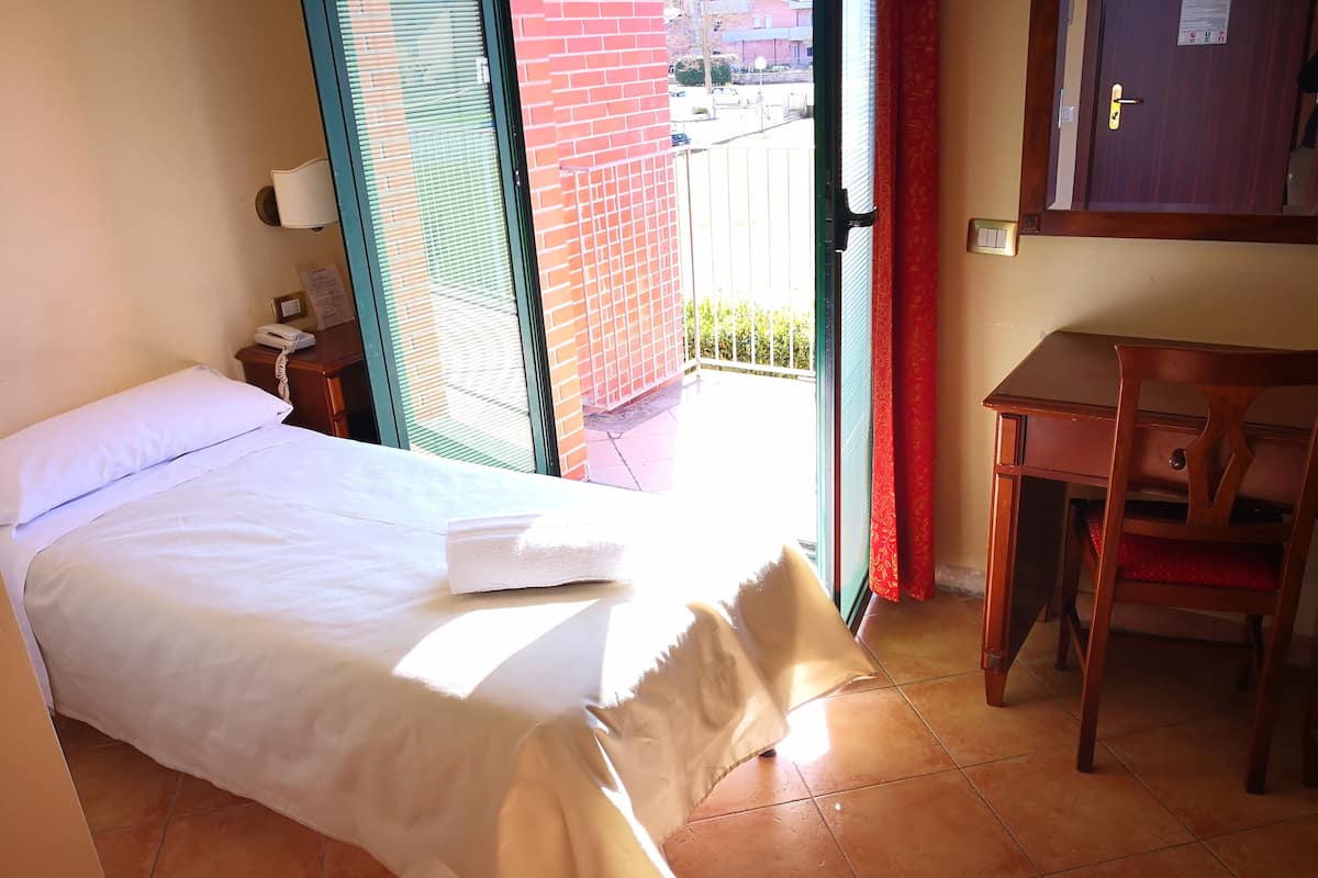 Classic Single Room | Desk, blackout curtains, free WiFi, bed sheets