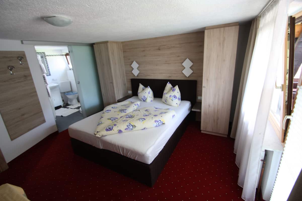Eenvoudige studio, keuken | 1 slaapkamer, hypoallergeen beddengoed, een kluis op de kamer