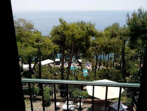 Chambre Triple Classique, vue mer, dans la tour | Vue depuis le balcon