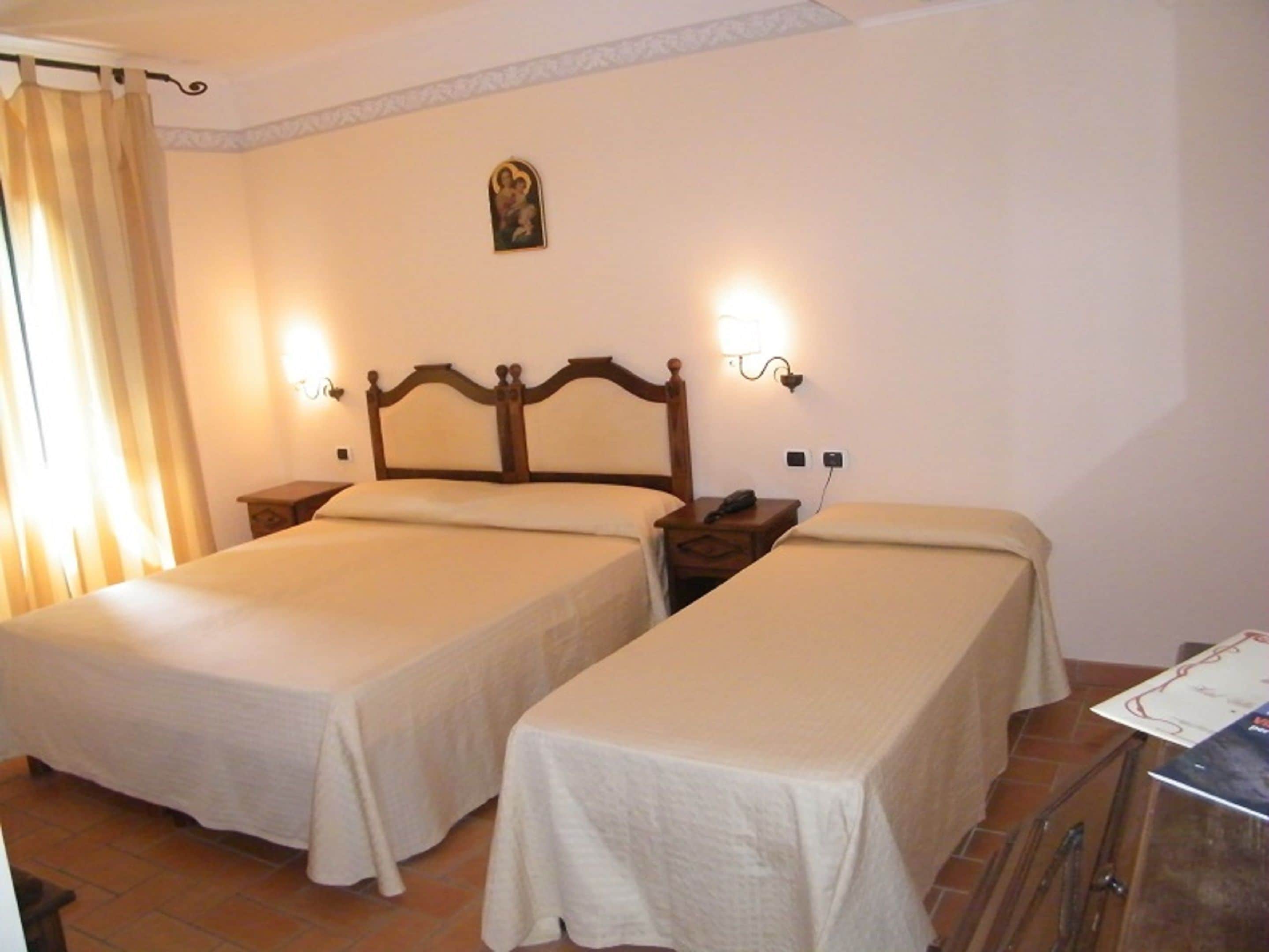 Sábanas italianas Frette, minibar y caja de seguridad en la habitación 