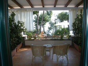 Chambre Double Supérieure, terrasse, vue mer | Terrasse/Patio