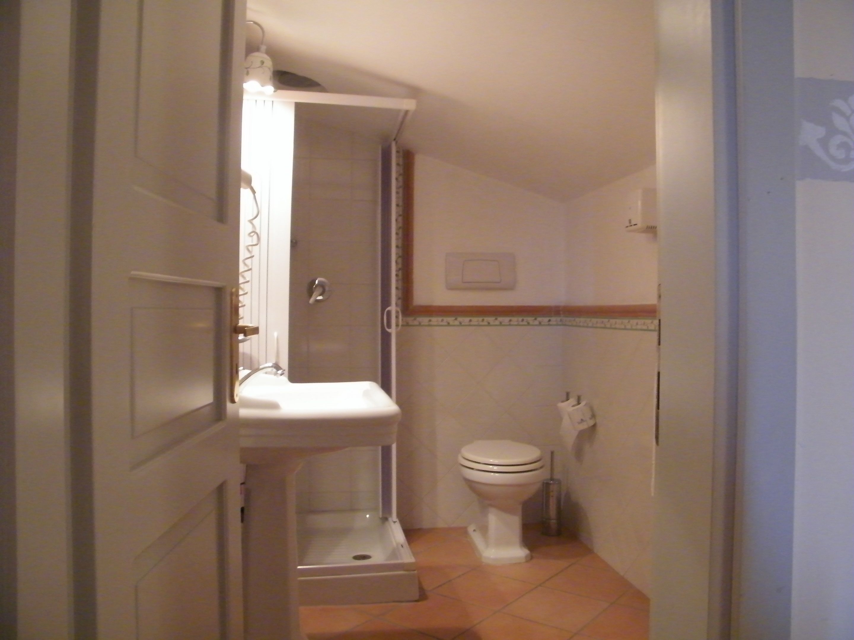 standard room | bathroom | shower, free toiletries, hair dryer, bidet