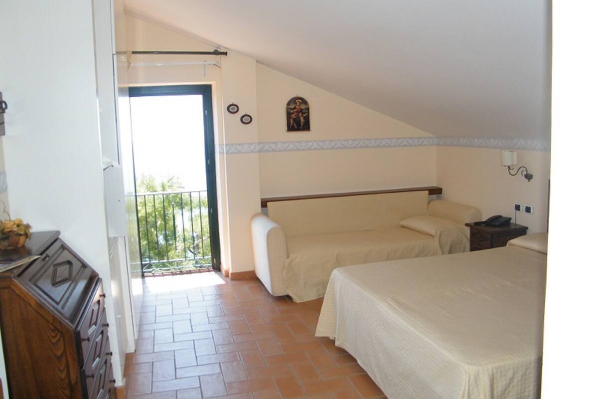 classic triple room, sea view, tower | frette italian sheets, minibar, in-room safe, desk