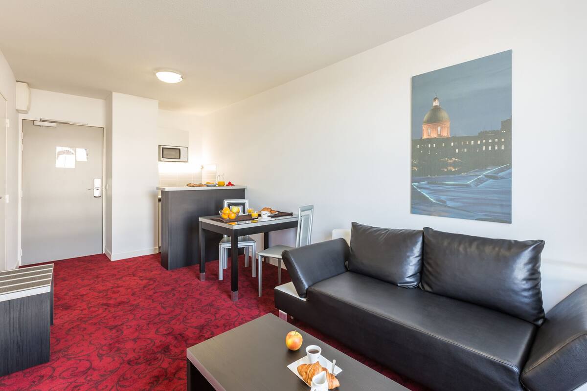 Apartment 2 persons | Living area | 80-cm flat-screen TV with digital channels, TV