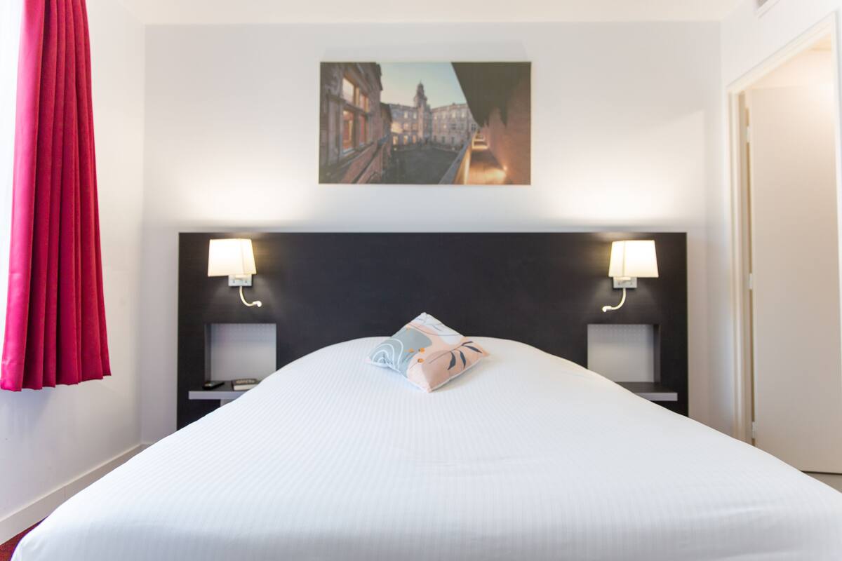 Premium bedding, soundproofing, free WiFi, bed sheets