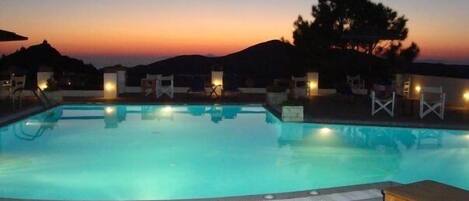 Seasonal outdoor pool, open 9 AM to 10 PM, pool umbrellas, sun loungers