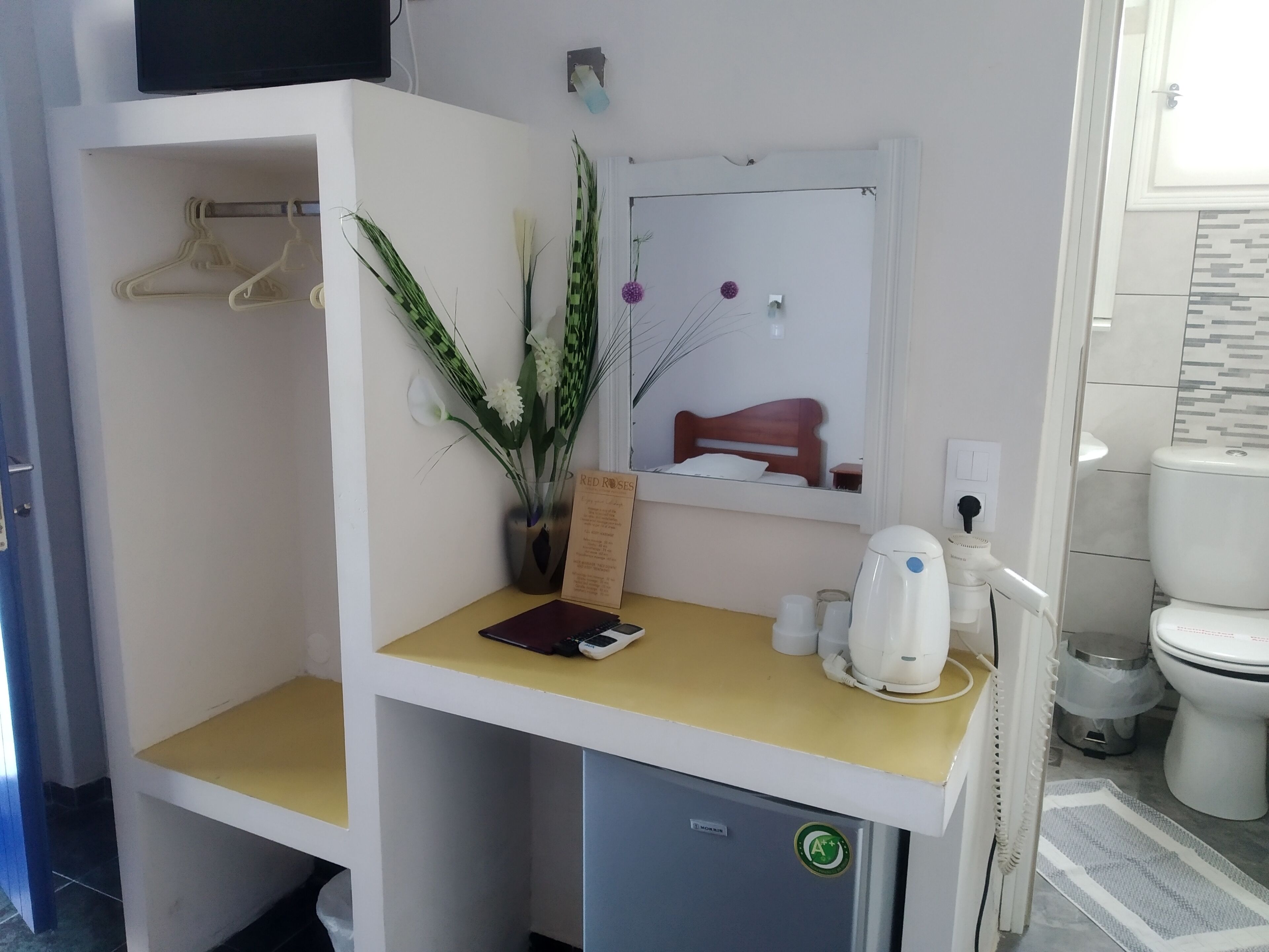 27-Zoll-Fernseher mit Digitalempfang, Kamin, DVD-Player