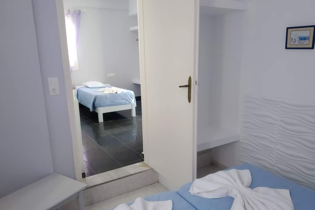 Villa | Down comforters, minibar, individually furnished, desk