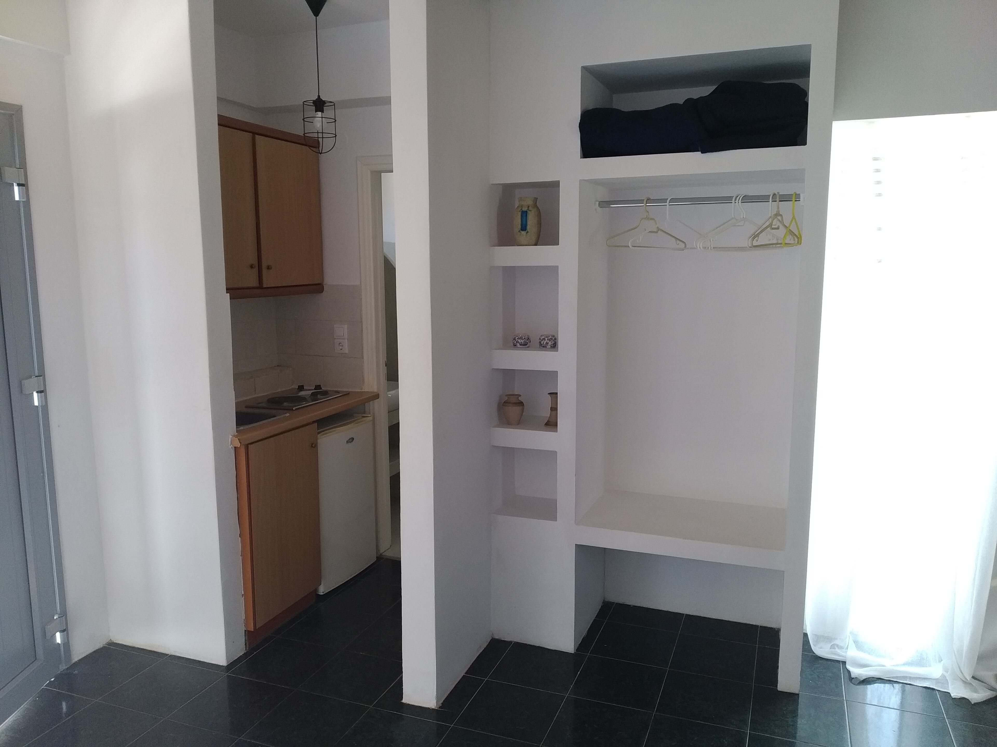 Fridge, coffee/tea maker, electric kettle