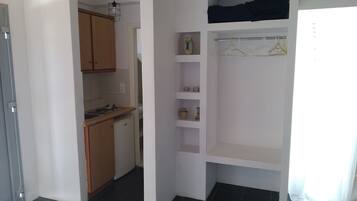 Fridge, coffee/tea maker, electric kettle