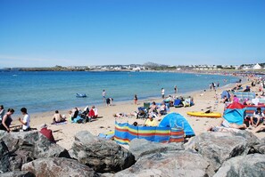 Beach nearby - The Beach Motel (Holyhead)