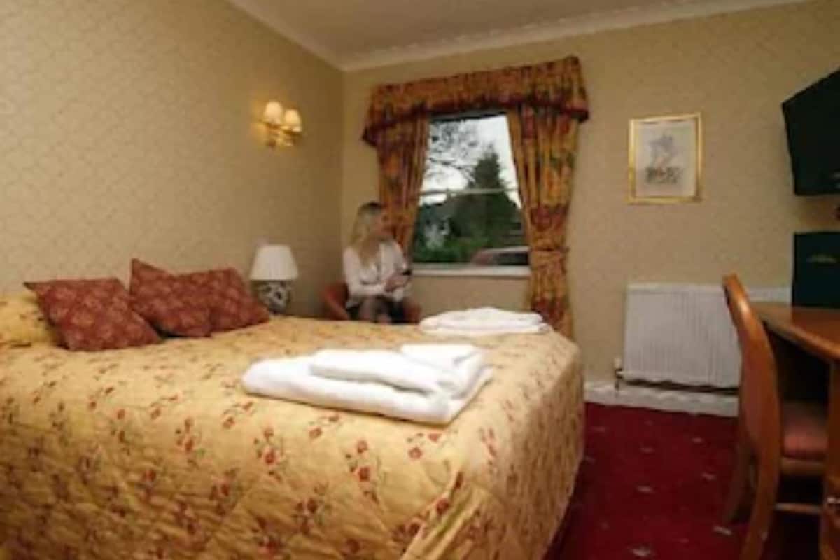 in-room safe, desk, iron/ironing board, cots/infant beds