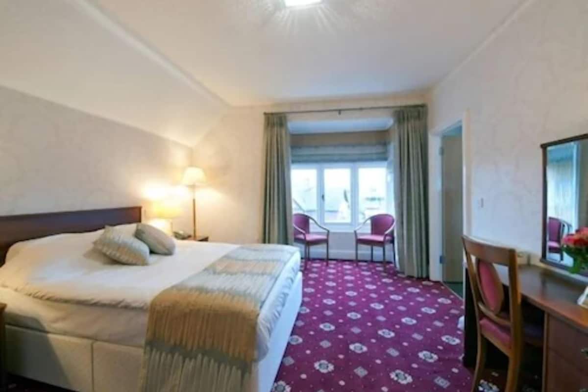 in-room safe, desk, iron/ironing board, cots/infant beds