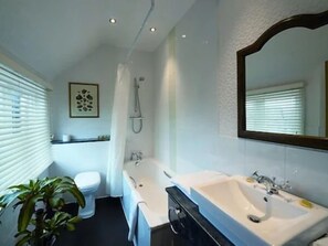 In-room safe, desk, iron/ironing board, cots/infant beds - Brambletye Hotel (Forest Row)