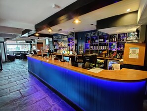 Bar (on property) - Brambletye Hotel (Forest Row)
