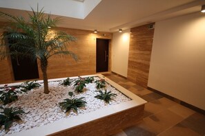 المنشأة من الداخل