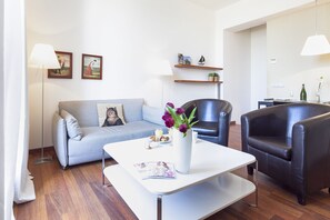 Living room - Inside Barcelona Apartments Mercat (Barcelona)