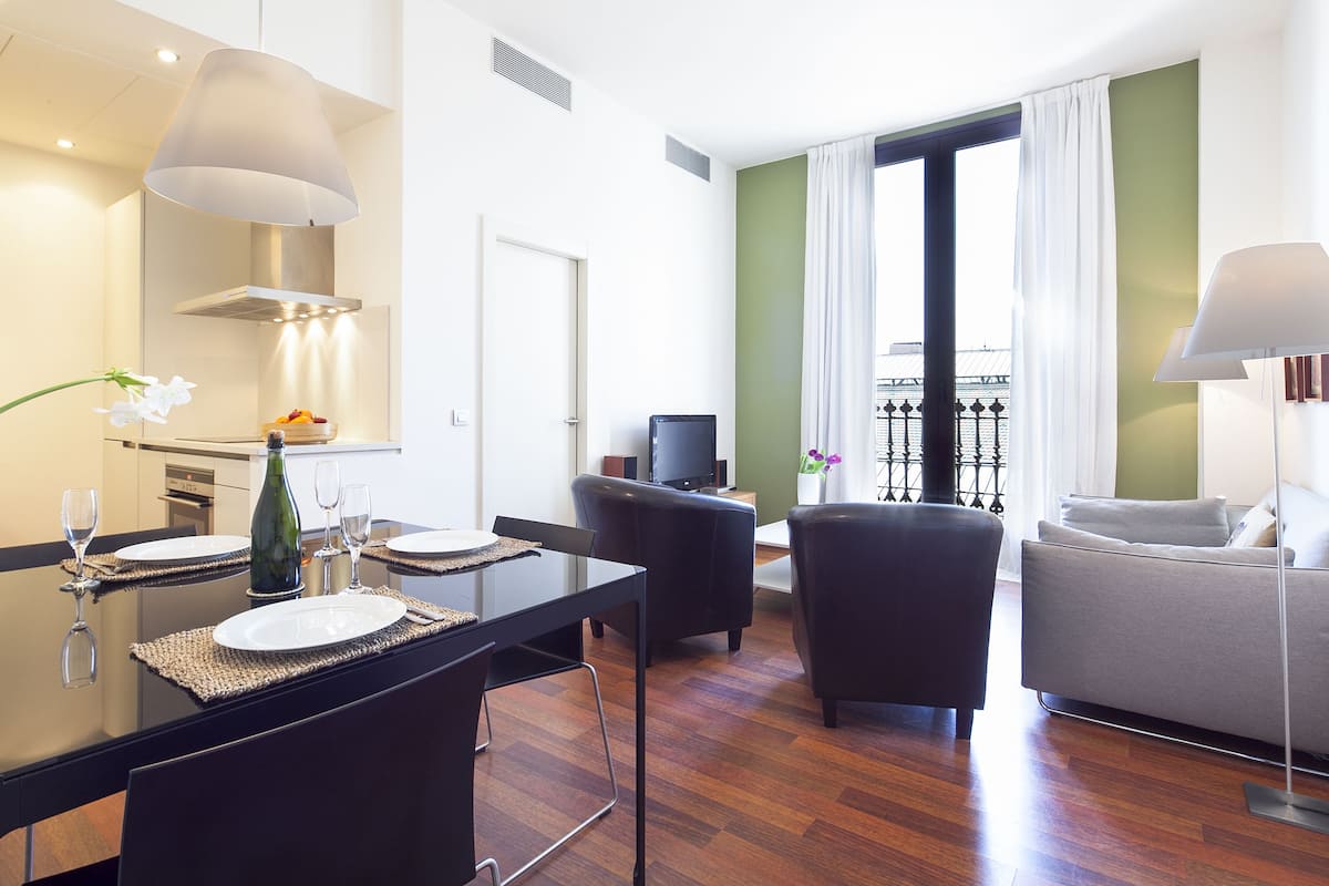 1 bedroom, in-room safe, blackout curtains, soundproofing