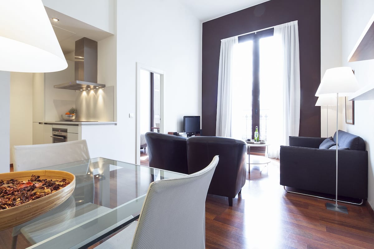 1 bedroom, in-room safe, blackout curtains, soundproofing