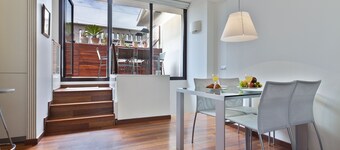 Inside Barcelona Apartments Mercat