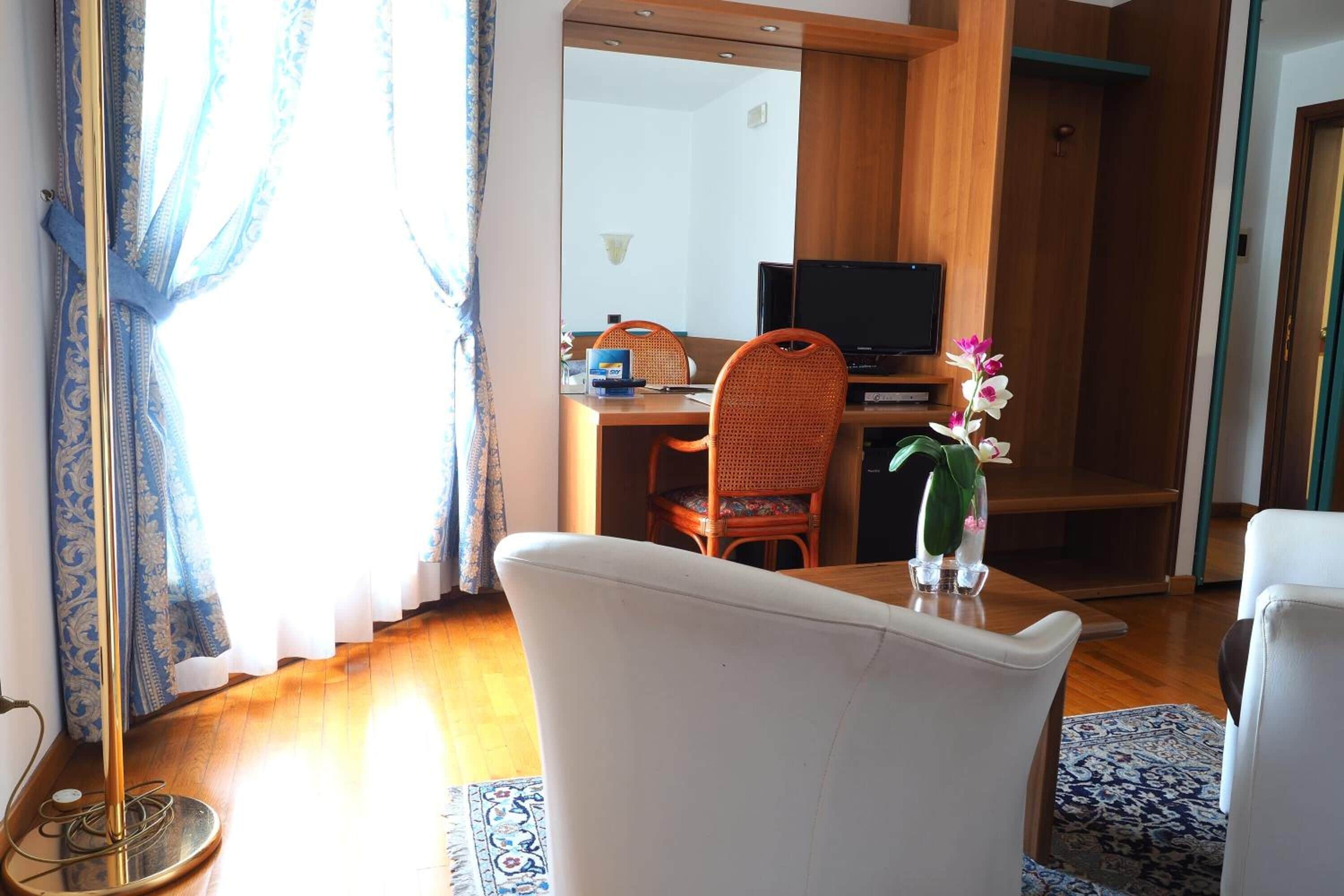 21-inch tv with digital channels, pay films