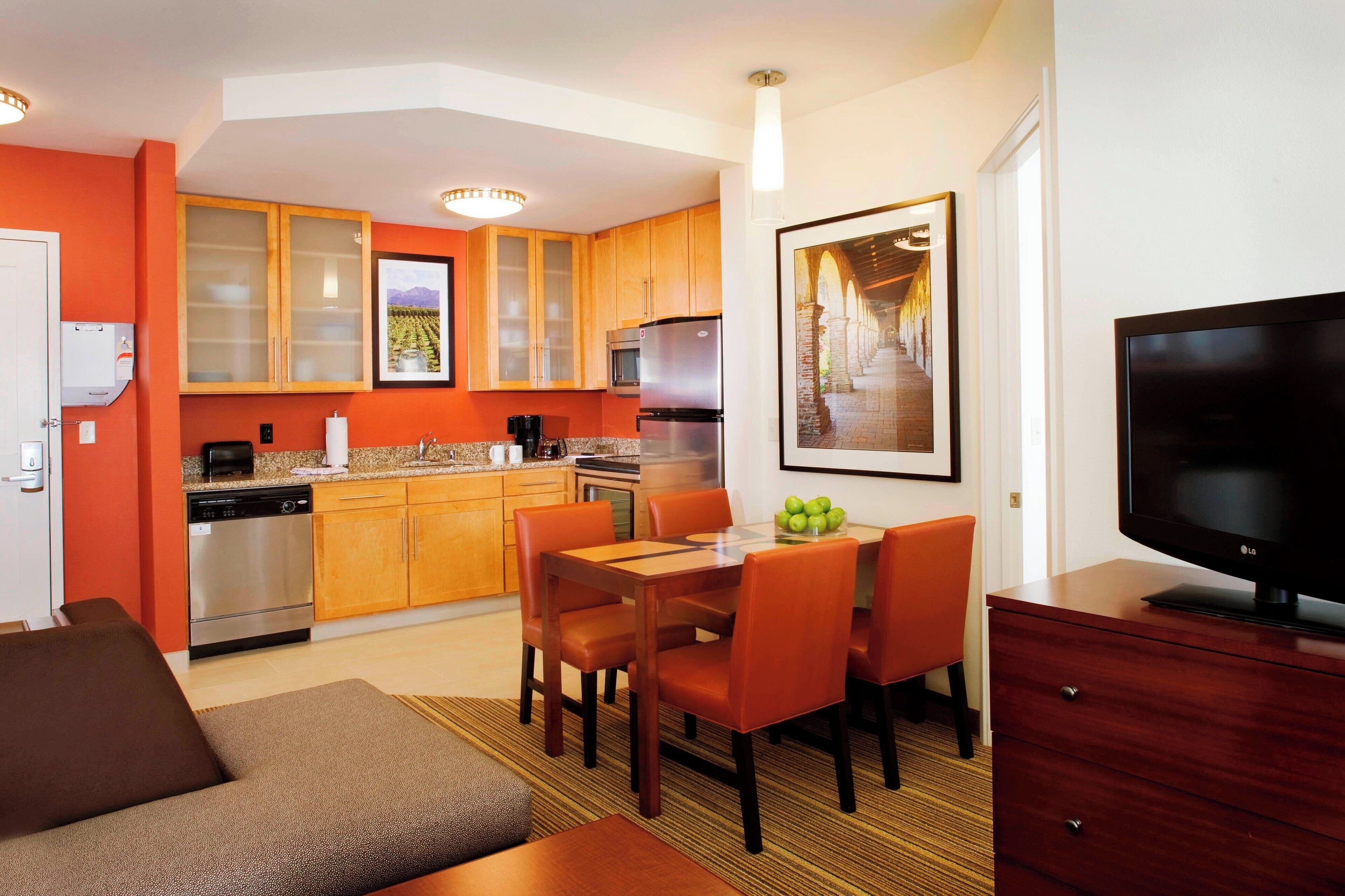 Full-size fridge, microwave, stovetop, dishwasher