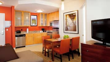 Full-size fridge, microwave, stovetop, dishwasher