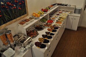 包含每日自助早餐