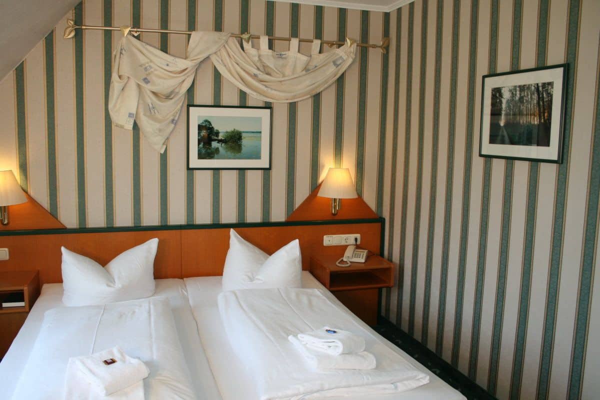 Double Room, Lake View | Hypo-allergenic bedding, in-room safe, individually furnished