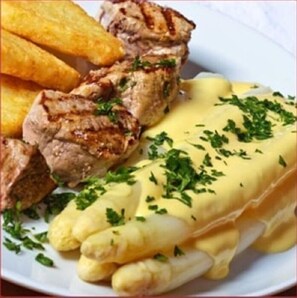 Se sirven desayunos, comidas y cenas