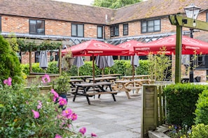 Garden - The Crown & Horns (Newbury)
