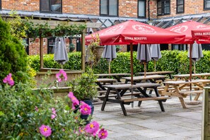 Terrace/patio - The Crown & Horns (Newbury)