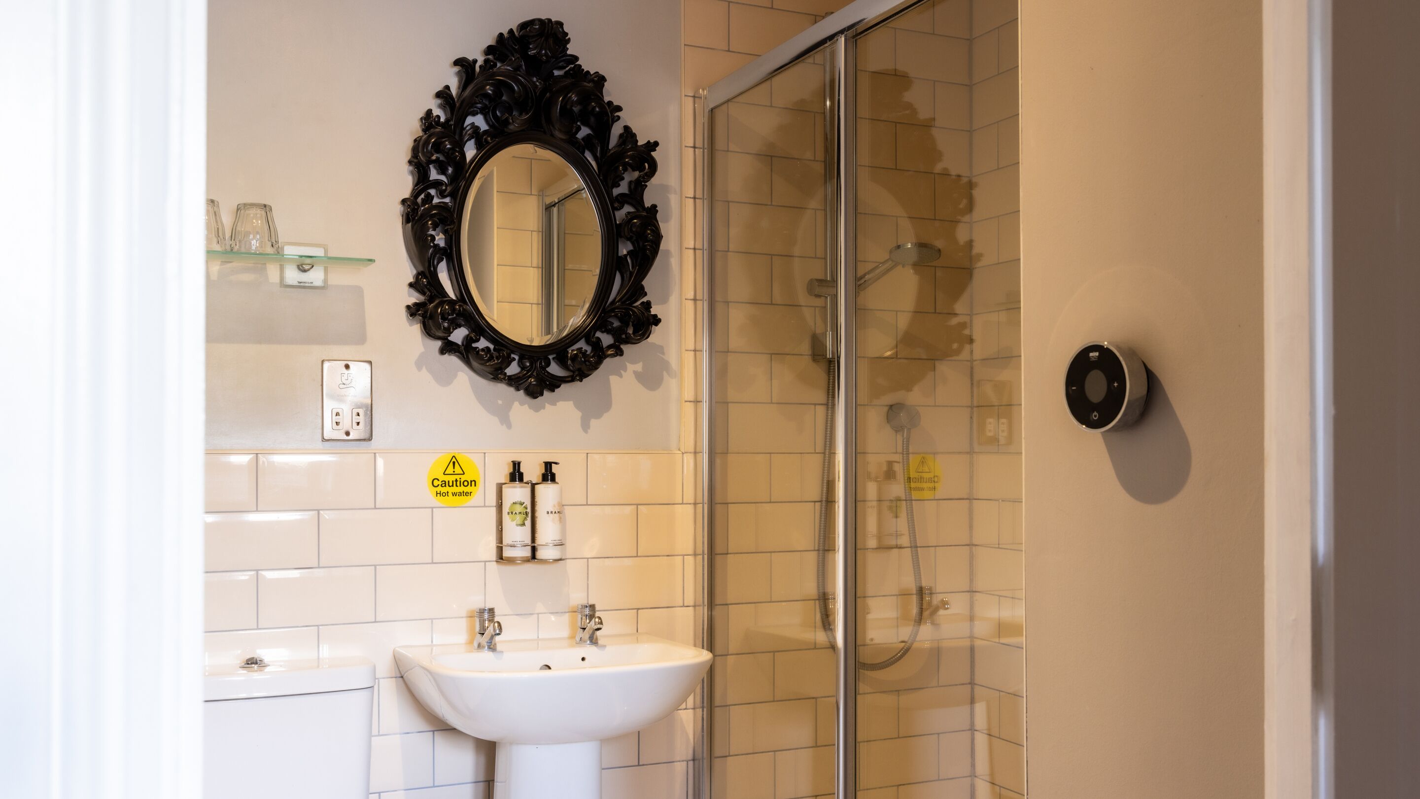 Standard Double Room, Ensuite | Bathroom