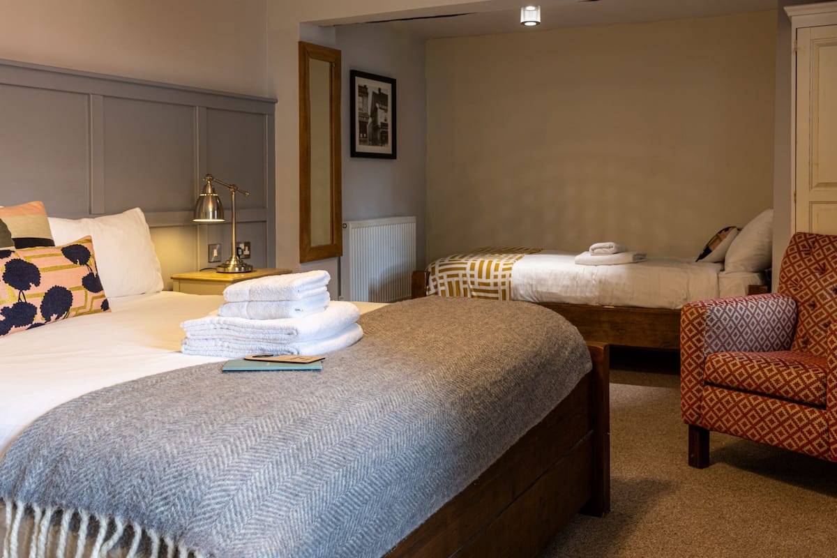 Standard Suite, Ensuite | Premium bedding, desk, laptop workspace, blackout drapes